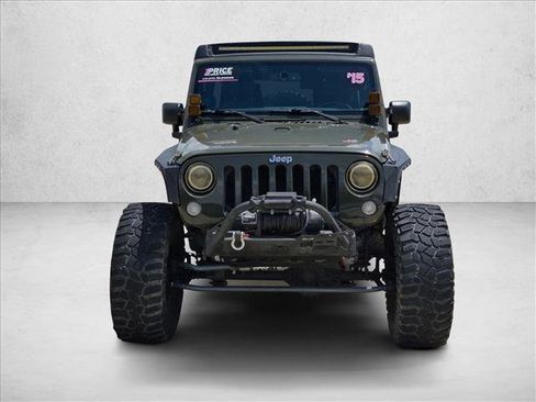 Used 2015 Jeep Wrangler Unlimited Rubicon w/ Connectivity Group AWD/4WD image 2