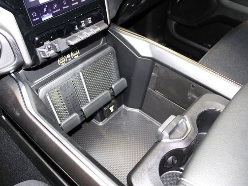 New 2026 RAM 1500 4x4 Crew Cab image 22