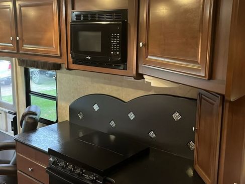 Used 2013 Ford E-450 and Econoline 450 Super Duty w/ Motorhome Prep Pkg image 35