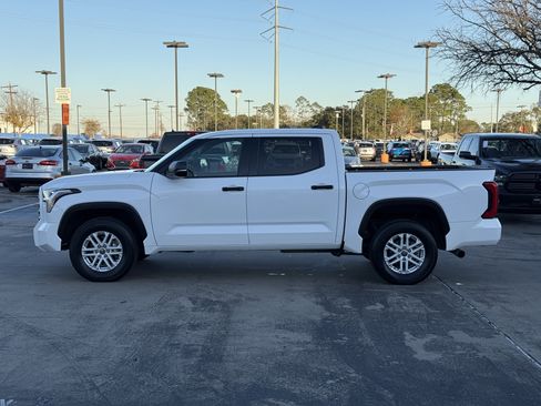 Used 2022 Toyota Tundra SR5 w/ SR5 Convenience Package image 12