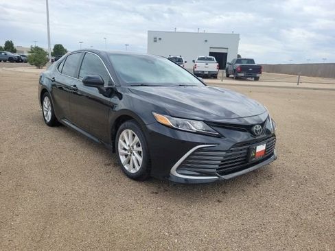 Used 2021 Toyota Camry LE FWD image 4