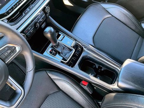 Used 2024 Jeep Compass Latitude image 15