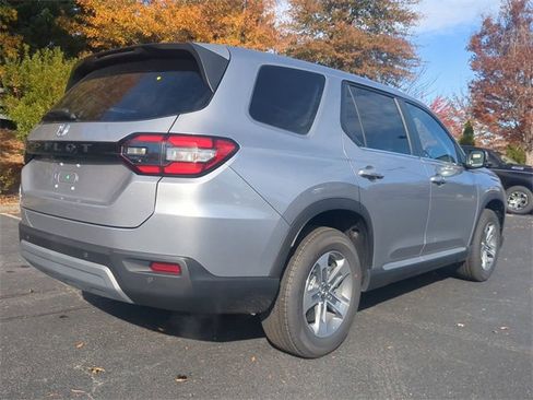 New 2025 Honda Pilot EX-L image 4