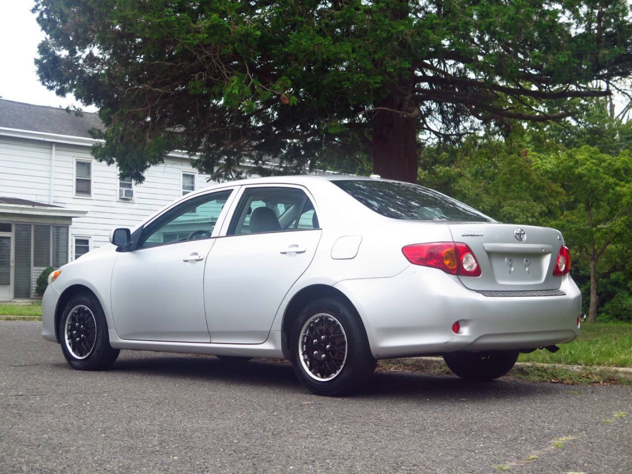 Used 2009 Toyota Corolla LE FWD image 3