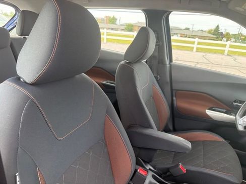 Used 2018 Nissan Kicks SR FWD image 18