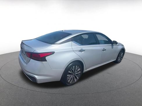 Used 2025 Nissan Altima 2.5 SV FWD image 13