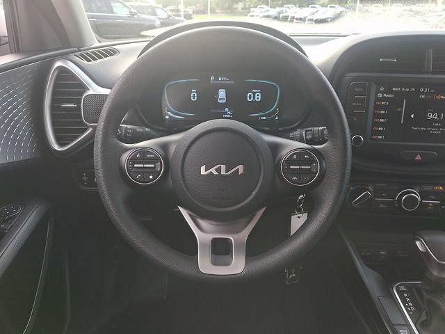 Used 2025 Kia Soul LX w/ LX Technology Package FWD image 19