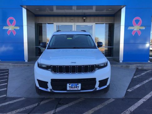 Used 2023 Jeep Grand Cherokee L Laredo image 2