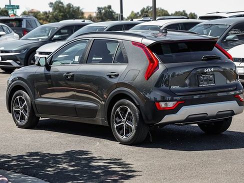 Used 2025 Kia Niro EX FWD image 2
