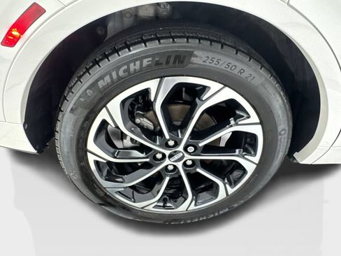 Used 2025 Lincoln Nautilus Reserve AWD/4WD image 88