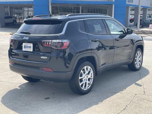Used 2023 Jeep Compass Latitude AWD/4WD image 4