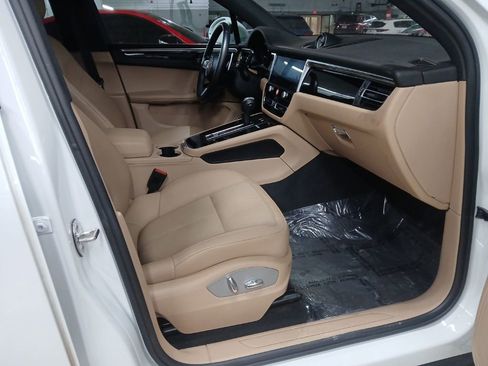 Used 2022 Porsche Macan Base image 17