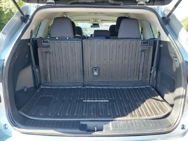 Used 2023 Toyota Highlander L FWD image 35