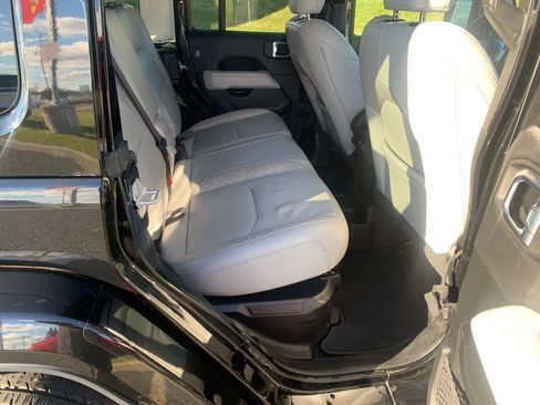Used 2022 Jeep Wrangler Unlimited Sahara image 25