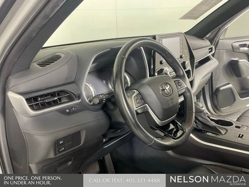 Used 2022 Toyota Highlander XSE FWD image 35