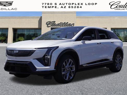 New 2025 Cadillac Optiq Luxury 1 image 4