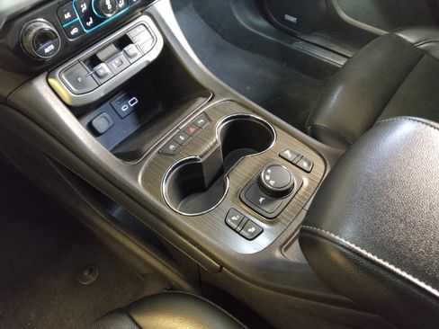 Used 2023 GMC Acadia SLT image 26