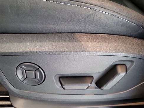 New 2025 Audi Q6 e-tron Premium Plus image 12