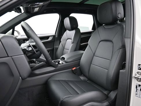 New 2026 Porsche Cayenne S image 5