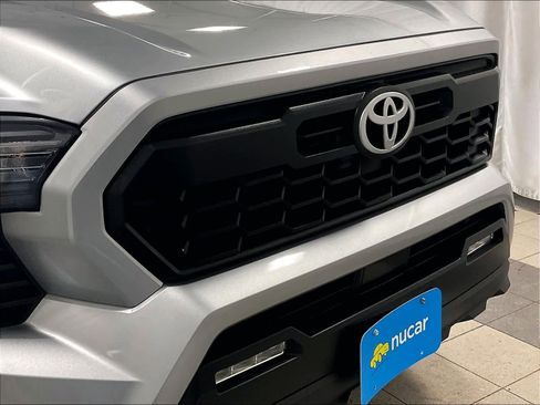 Certified 2025 Toyota Tacoma TRD Off-Road image 31