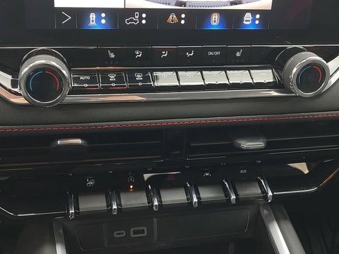 Used 2024 Chevrolet Colorado Z71 w/ Z71 Convenience Package 2 image 16