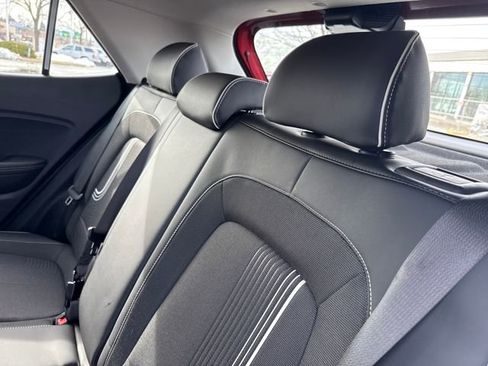 Certified 2025 Hyundai Venue Limited image 18