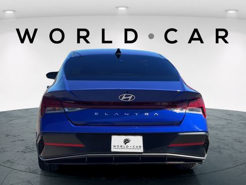 Certified 2025 Hyundai Elantra SEL FWD image 4