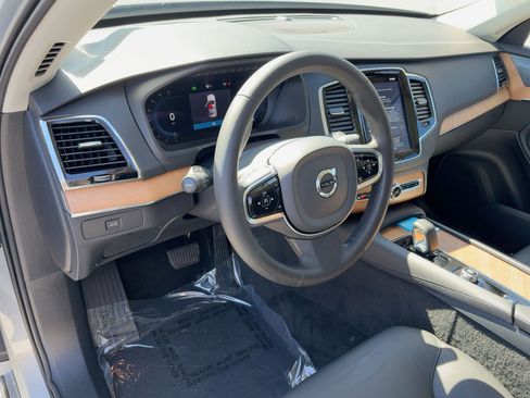 Certified 2024 Volvo XC90 B6 Plus image 4