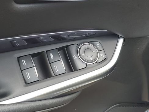 Used 2023 Cadillac XT4 Luxury w/ Cold Weather Package AWD/4WD image 11