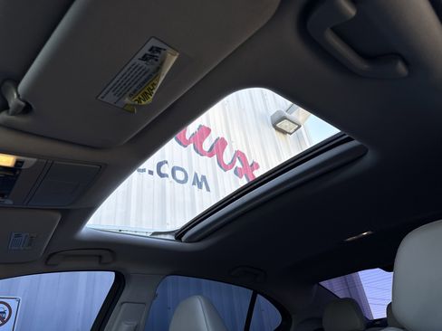 Used 2016 Acura TLX w/ Technology Package image 21