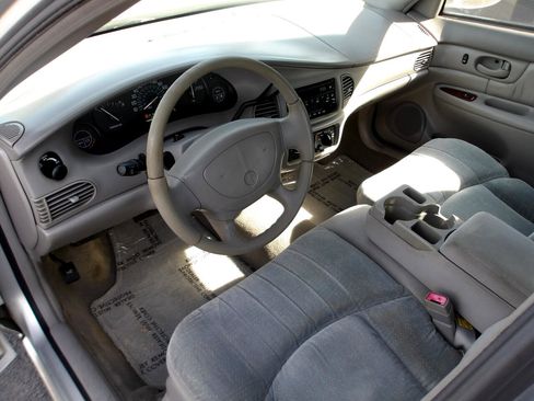 Used 2005 Buick Century Custom image 9