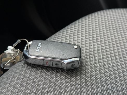 Used 2025 Kia Soul LX w/ LX Technology Package image 18