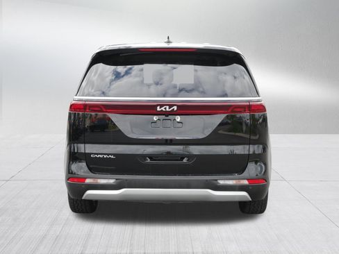 Used 2024 Kia Carnival EX FWD image 6