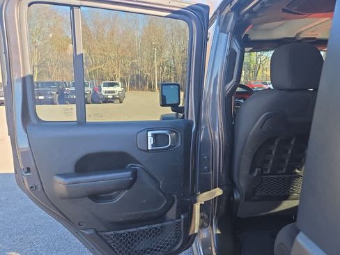 Used 2021 Jeep Wrangler Unlimited Rubicon w/ Safety Group AWD/4WD image 33