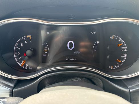 Used 2019 Jeep Grand Cherokee Laredo AWD/4WD image 18