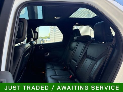 Used 2018 Land Rover Discovery SE AWD/4WD image 19