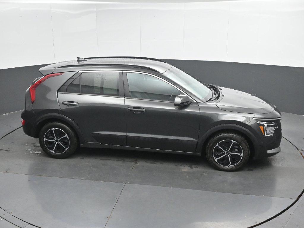 Used 2025 Kia Niro LX FWD image 32