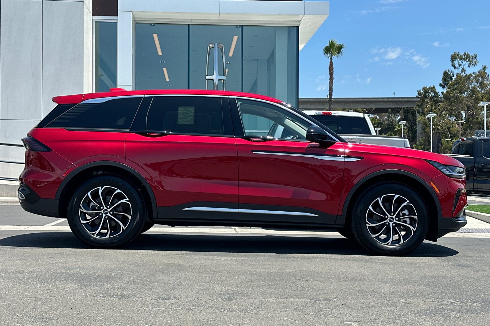 New 2026 Lincoln Nautilus Premier AWD/4WD image 2