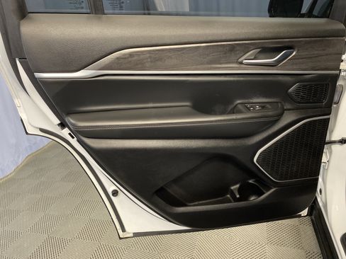 Used 2021 Jeep Grand Cherokee L Limited image 27