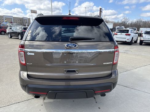 Used 2015 Ford Explorer XLT w/ Equipment Group 202A image 4