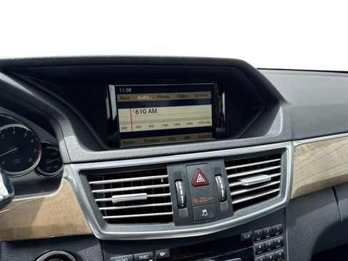 Used 2010 Mercedes-Benz E 350 Sedan image 9