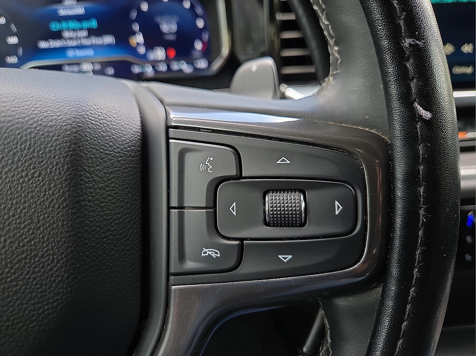 Used 2024 Chevrolet Silverado 1500 High Country w/ High Country Premium Package AWD/4WD image 19