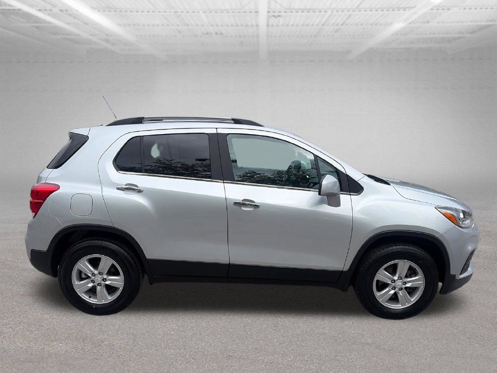 Used 2020 Chevrolet Trax LT w/ LT Convenience Package AWD/4WD image 7