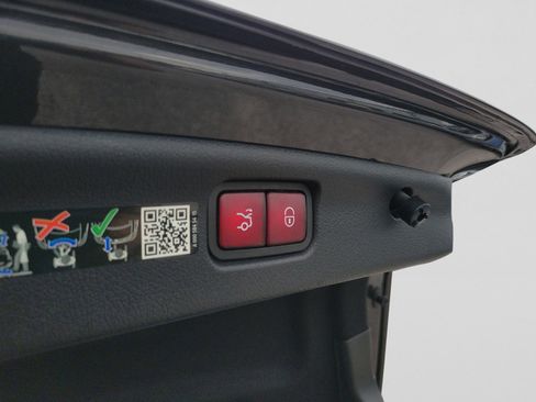 Certified 2025 Mercedes-Benz C 300 Sedan image 28