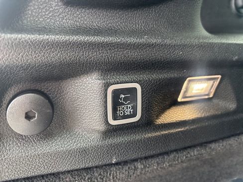 Used 2022 Jeep Grand Cherokee L Summit w/ Luxury Tech Group V image 13