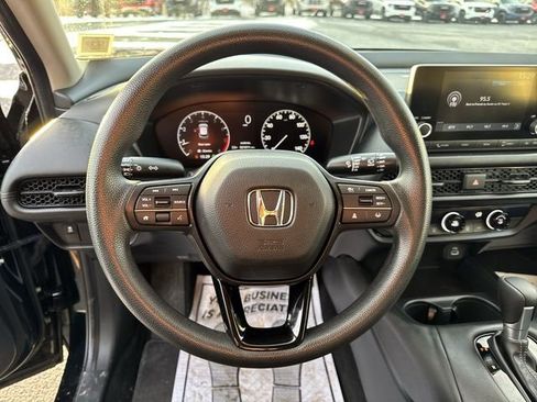 Used 2024 Honda HR-V LX image 11