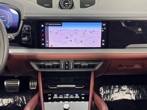 Used 2025 Porsche Cayenne S image 25