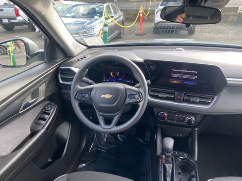 Used 2025 Chevrolet TrailBlazer LT image 32