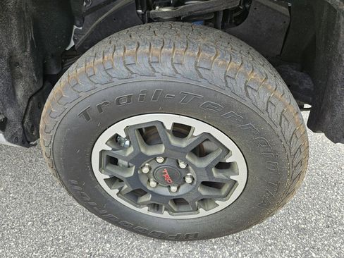 Used 2024 Toyota Tacoma TRD Off-Road image 10