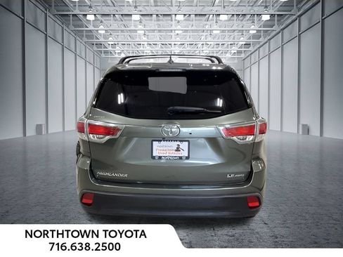 Used 2016 Toyota Highlander Plus AWD/4WD image 7